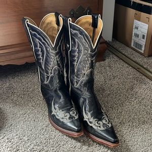 Women’s cowboy boots